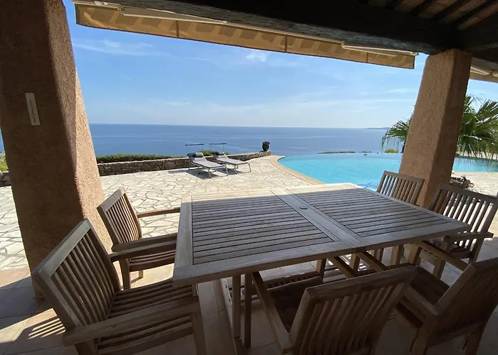 Villa Avec Piscine A Debordement Et Climatisation, Cote D'Azur