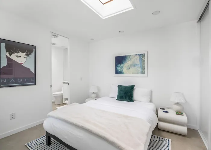 Private Pool, Stunning Mountain Views, Corner Condo, Fully Solar Powered!