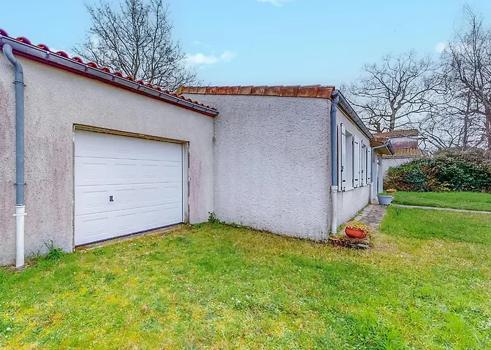 3 Bedroom Cozy Home In Royan