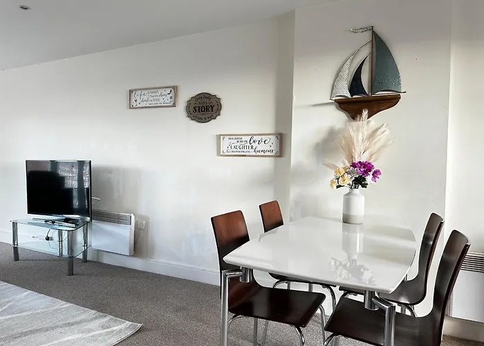 Coastline Apt Nearby The Beach