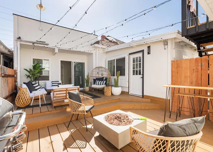 Walk To Beach! Patio, Rooftop, Yard, Bbq! Downtown Huntington