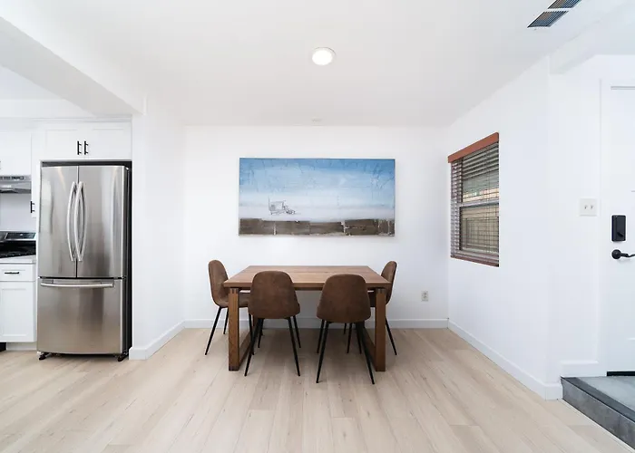 Downtown Beach Home, 5 Min To Beach! Backyard, Bbq