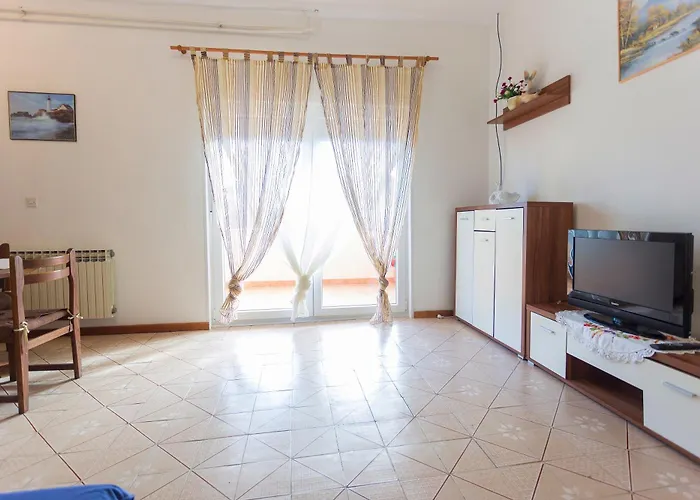Spacious And Bright Apartment- Silvio 1