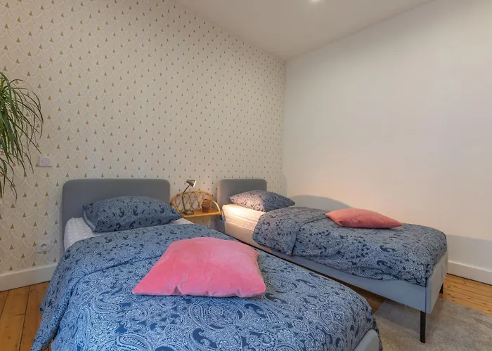 Plumeria: Peaceful Grand Apartment Near Station with Free Parking