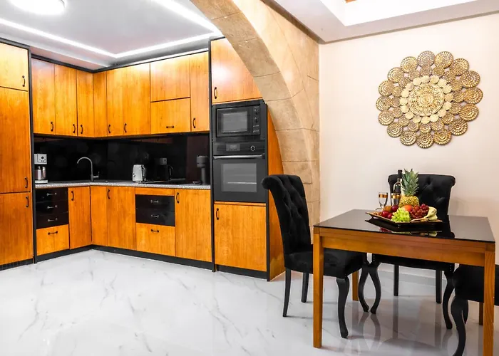 Odysseus Luxury House