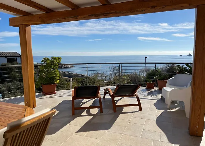 Sea House Iun Q7317