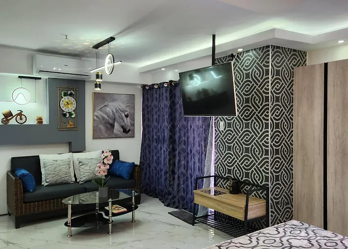 Condo Azur Suites B207 Near Airport, Netflix, Stylish, Cozy With Swimming Pool