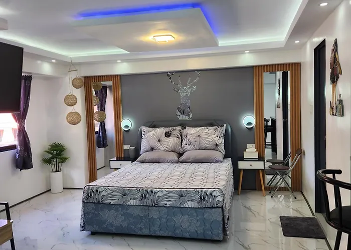Condo Azur Suites B207 Near Airport, Netflix, Stylish, Cozy With Swimming Pool