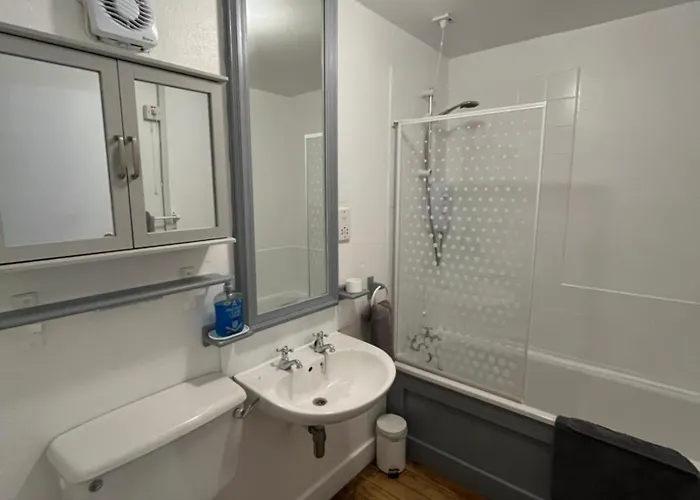 Apartment 12, Sea Wharf
