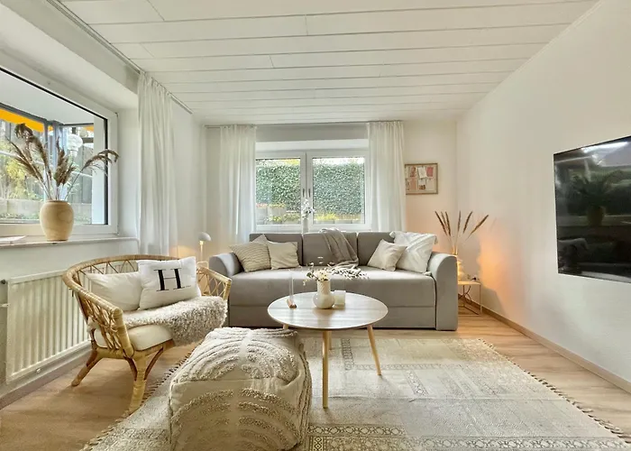 Souterrain-Apartment Mit Terrasse & Eigenem Eingang Ruhig, Kliniken, Gop & Bali-Therme