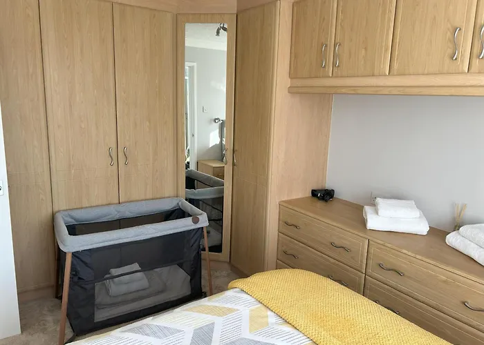 Delightful Self-Contained Annexe Close To Airport