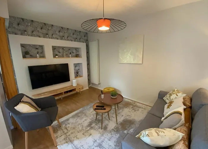 Aesthetics - 2 Bedrooms And Secure Parking!