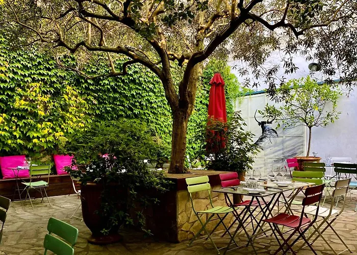 Hotel Saint Louis - Au Coeur Des Remparts