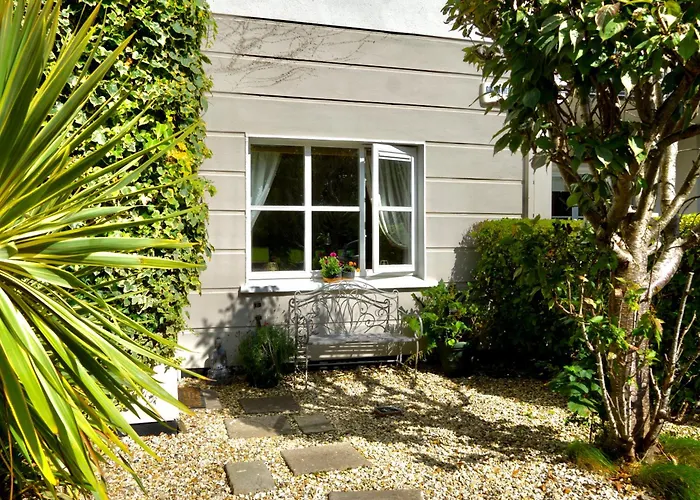 Fernway Residence Entire Property