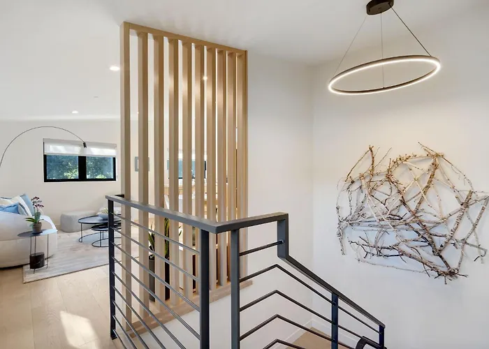 Dazzling Modern Home Close To Downtown Palo Alto And Stanford