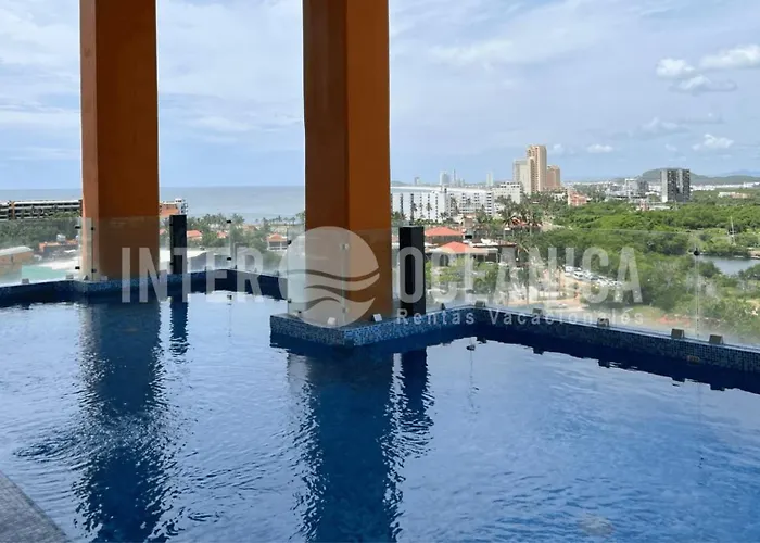 Alberca Con La Mejor Vista A La Marina Mazatlan