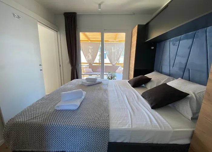 Home De Luxe M&D
