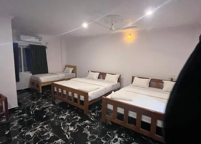 Anand Beach Guesthouse By Moonrocks