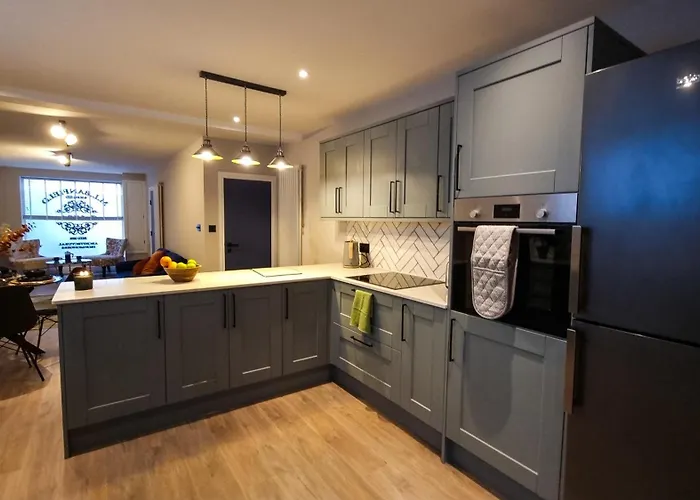Central Brighton Townhouse 2 En-Suites & Parking