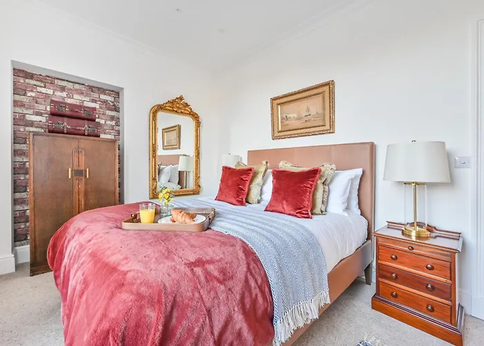 9 Admiralty House Stunning Luxury Apartment With Free Parking