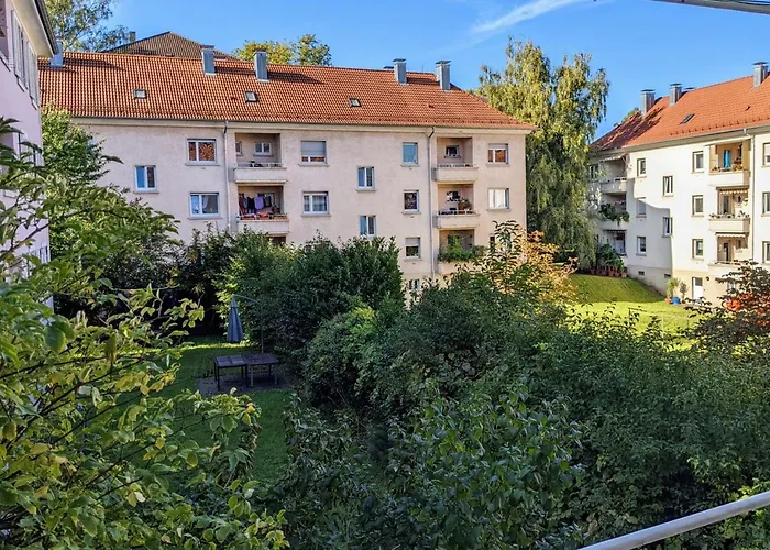 65Qm Altbaucharme Mit Zwei Balkonen
