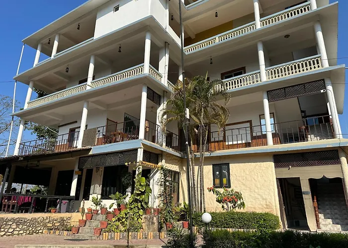 Hotel Riverside With Swimming Pool