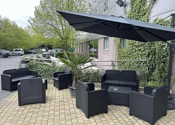 Standing Hotel Suites By Actisource