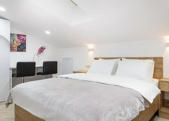 Theatre Boutique Apartments - Stylish - Walk Everywhere