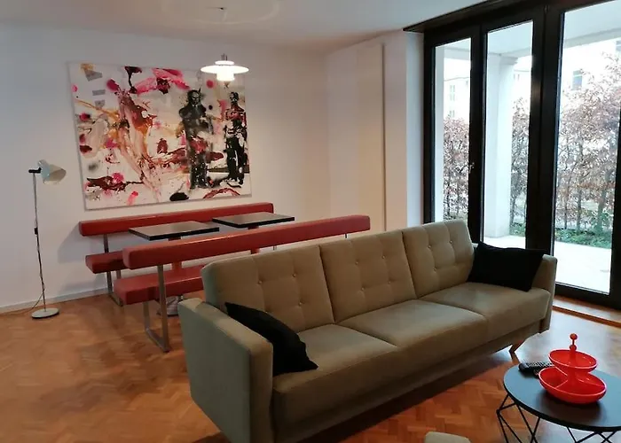 Exklusive Wohnung In Architekten Villa, Naehe Theater