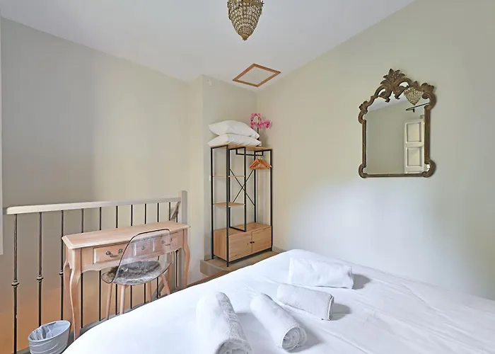 Au Coeur Des Papes, Dans Batisse De Charme Studios & Appartements En Coeur De Ville