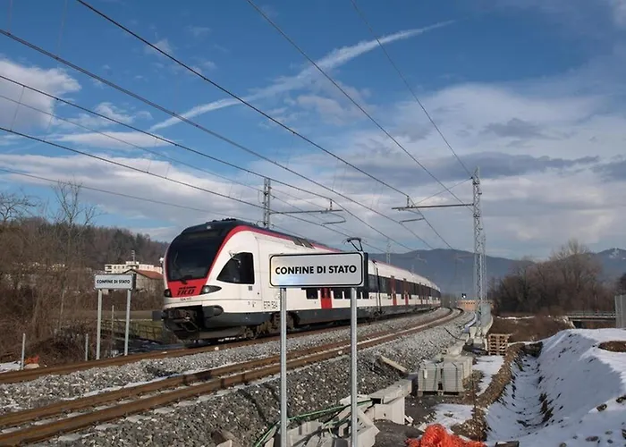 Varese Prime: Central Apartment with AC and Parking Near Train Station