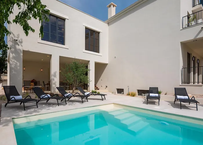 Villa Medici Dalmatia I Five En-Suite Bedrooms With Heated Pool, Sauna And Cinema I 1 Minute From The Beach