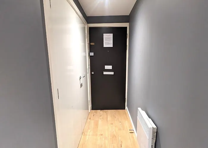 Stunning Coventry City Centre Apartment - Free Parking