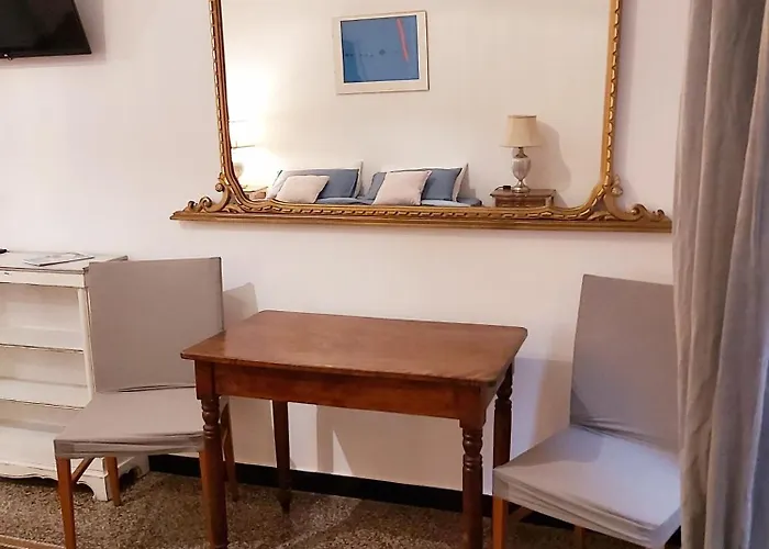 Central Chic Apartment