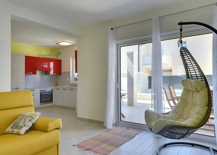 Strandnahe Villa Mit Privatem Pool, Wlan, Terrasse, Grill