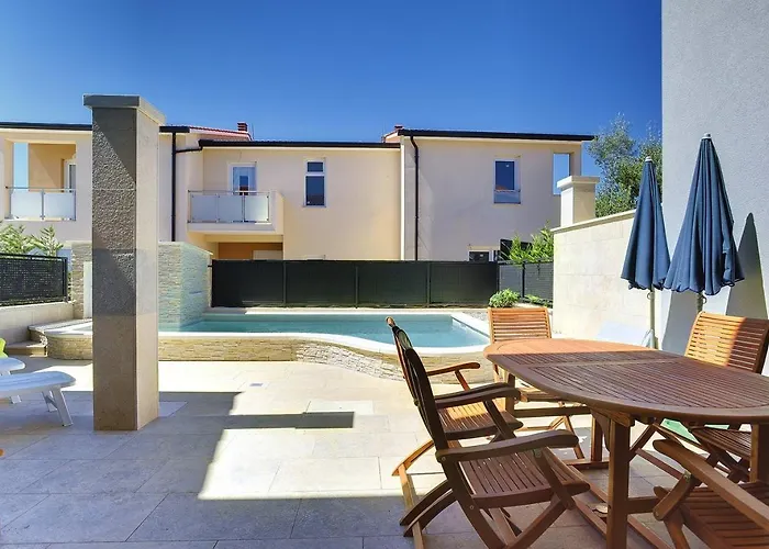 Strandnahe Villa Mit Privatem Pool, Wlan, Terrasse, Grill