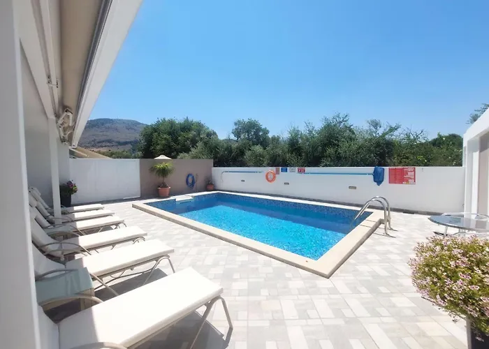 Villa Astro- Less Than 5-Min Walk To Kalivaki Beach