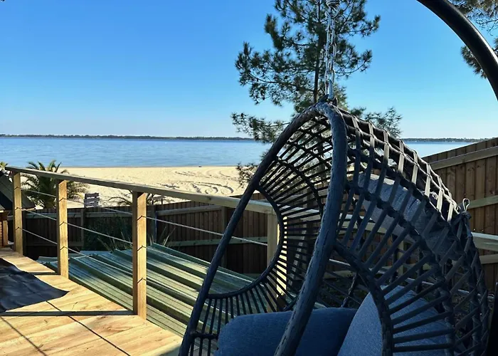 Chalet Et Jaccuzy Sur La Plage