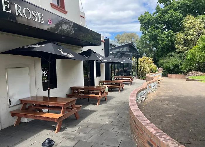 Native Rose Hotel