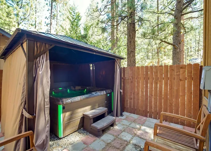< 3 Mi To Lake: 'Goldilodge' Big Bear Lake Cabin