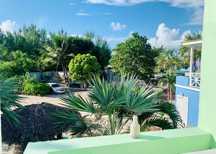 Coral Harbour Beach House And Villas
