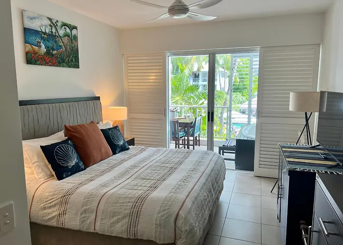 Beach Club Palm Cove