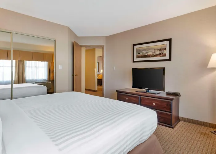Best Western Plus Emerald Isle Hotel