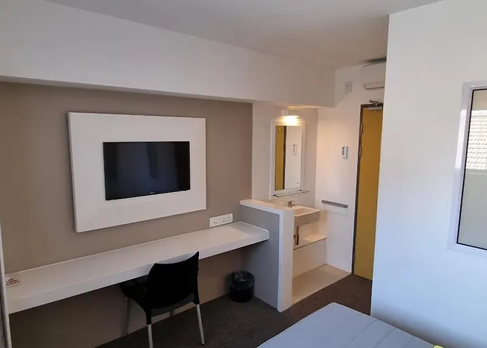 Check Inn Hotel