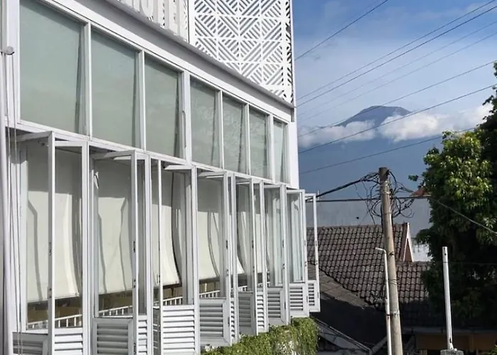 Hotel Wisata Niaga Campus