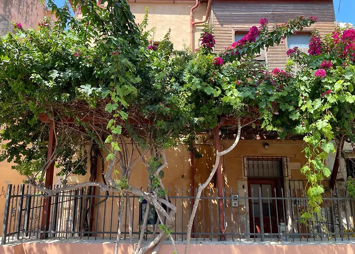 Lindas Convent Garden Home 1