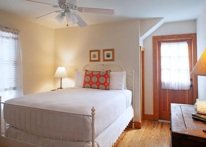 Island City House