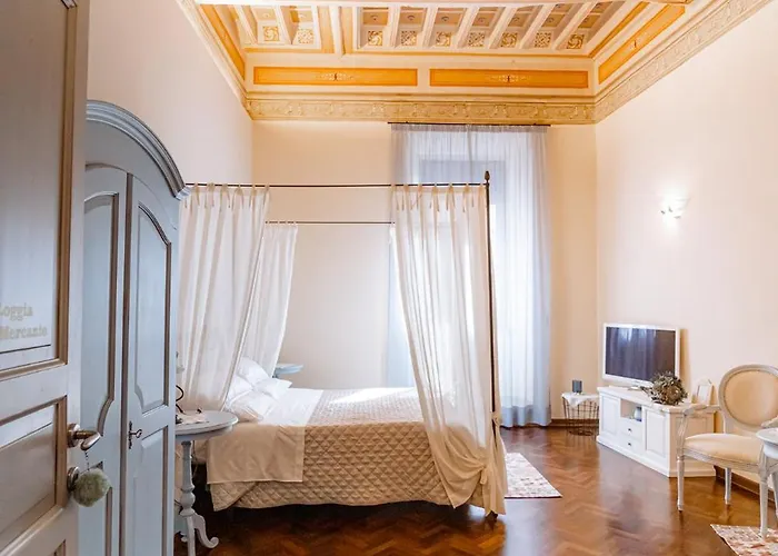 La Loggia Del Mercante