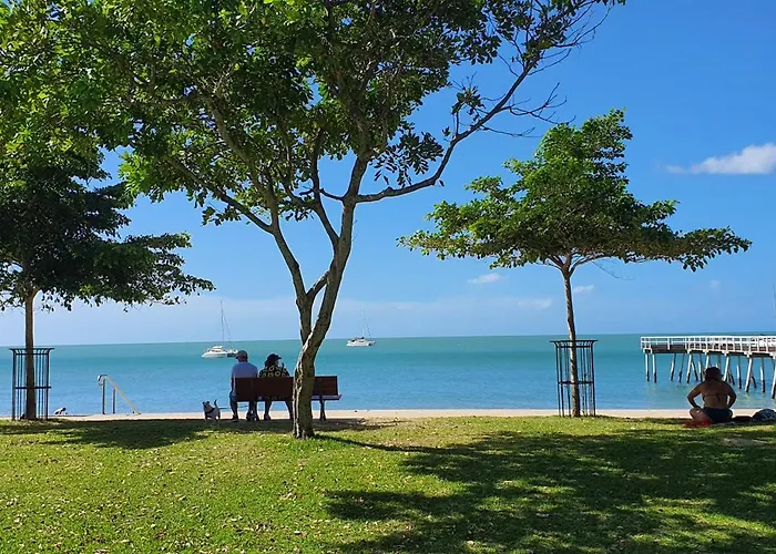 Villa Venezia Apt 3 - Spacious Hervey Bay Esplanade Apartment