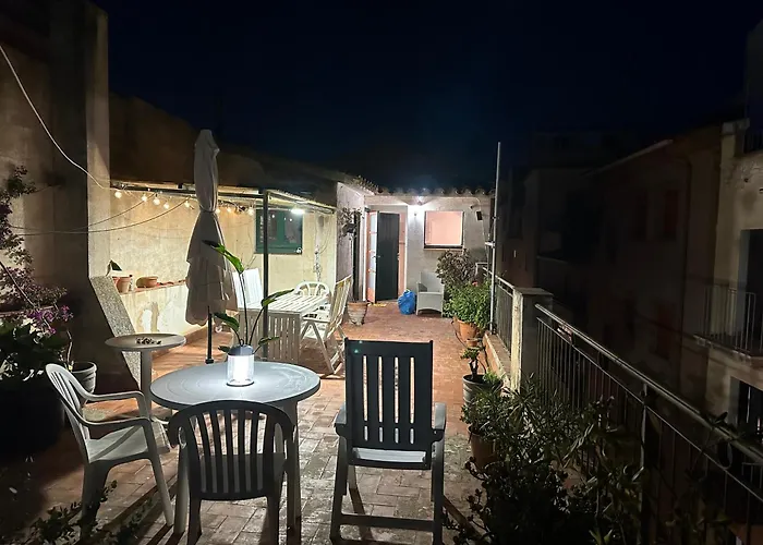 Notaria: Casco Antiguo Apartment with Garden Terrace